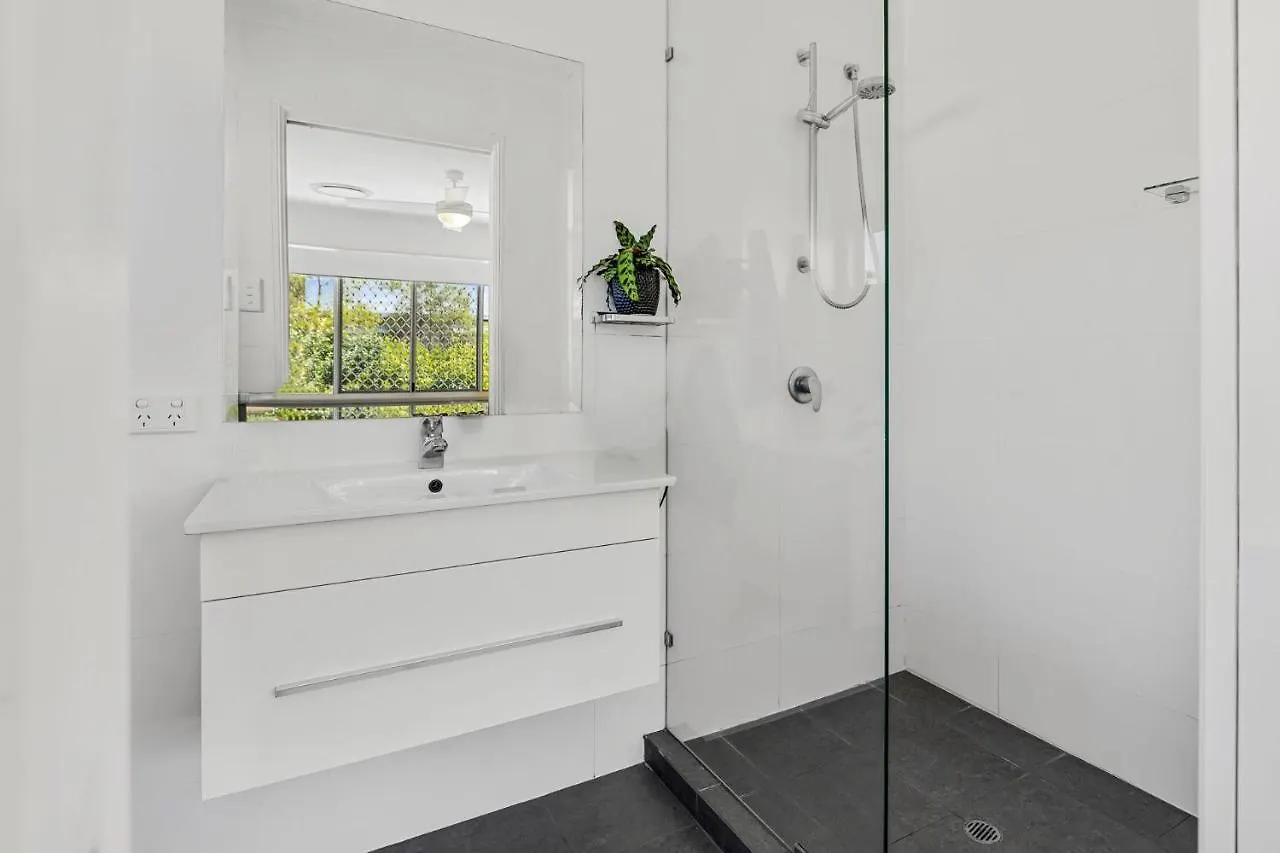 2 Roebellini, 16 Solway Drive - Dog Friendly Tropical Oasis Villa Sunshine Beach