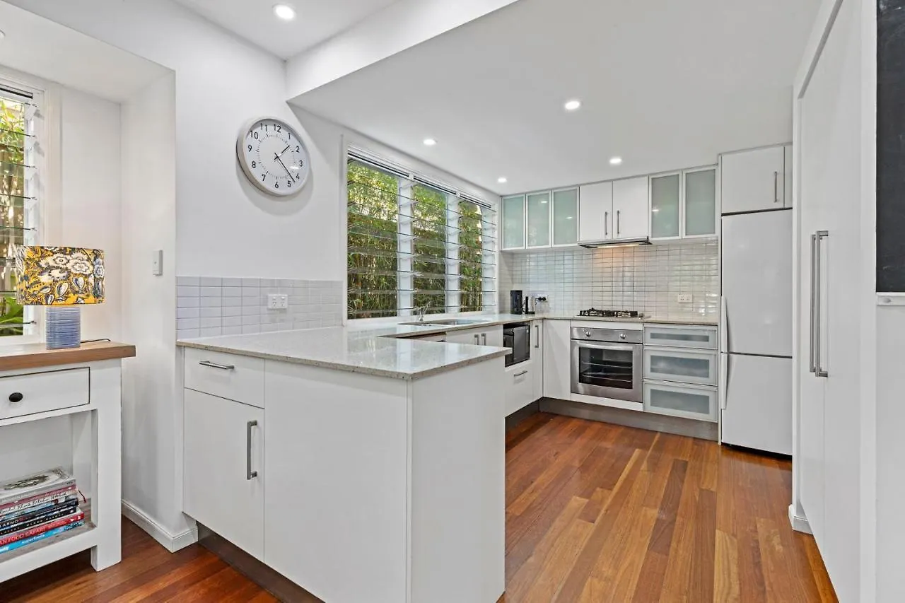 2 Roebellini, 16 Solway Drive - Dog Friendly Tropical Oasis Villa Sunshine Beach Holiday home