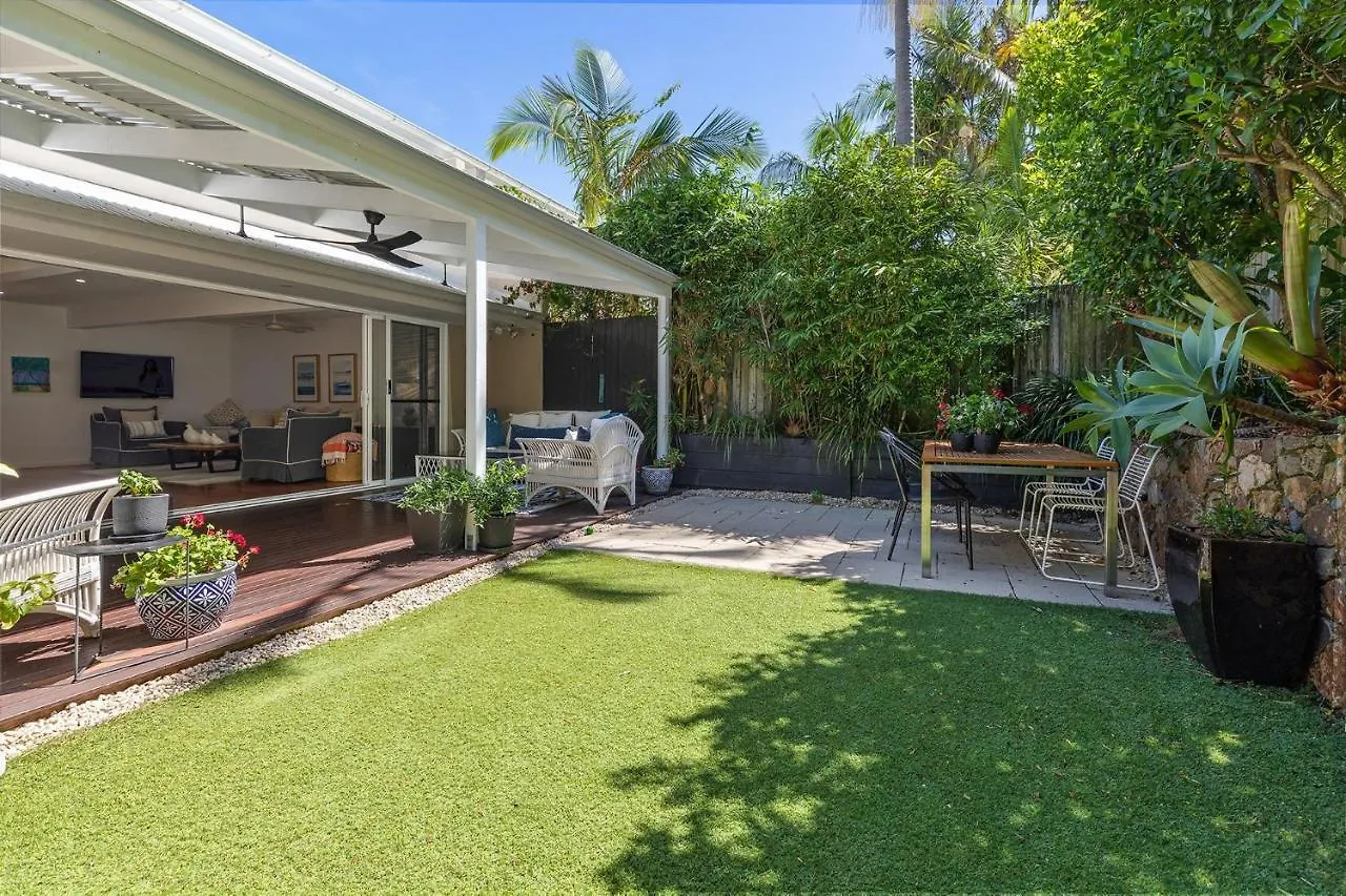 2 Roebellini, 16 Solway Drive - Dog Friendly Tropical Oasis Villa Sunshine Beach Australia