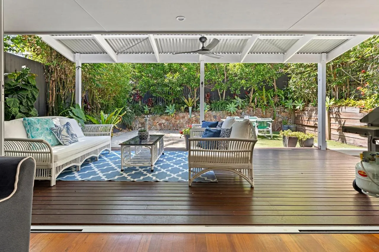 2 Roebellini, 16 Solway Drive - Dog Friendly Tropical Oasis Villa Sunshine Beach