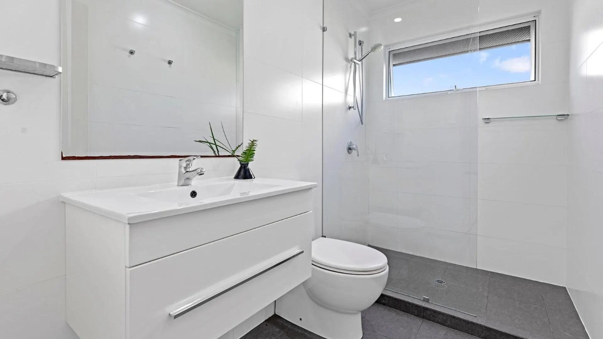 Holiday home 2 Roebellini, 16 Solway Drive - Dog Friendly Tropical Oasis Villa Sunshine Beach